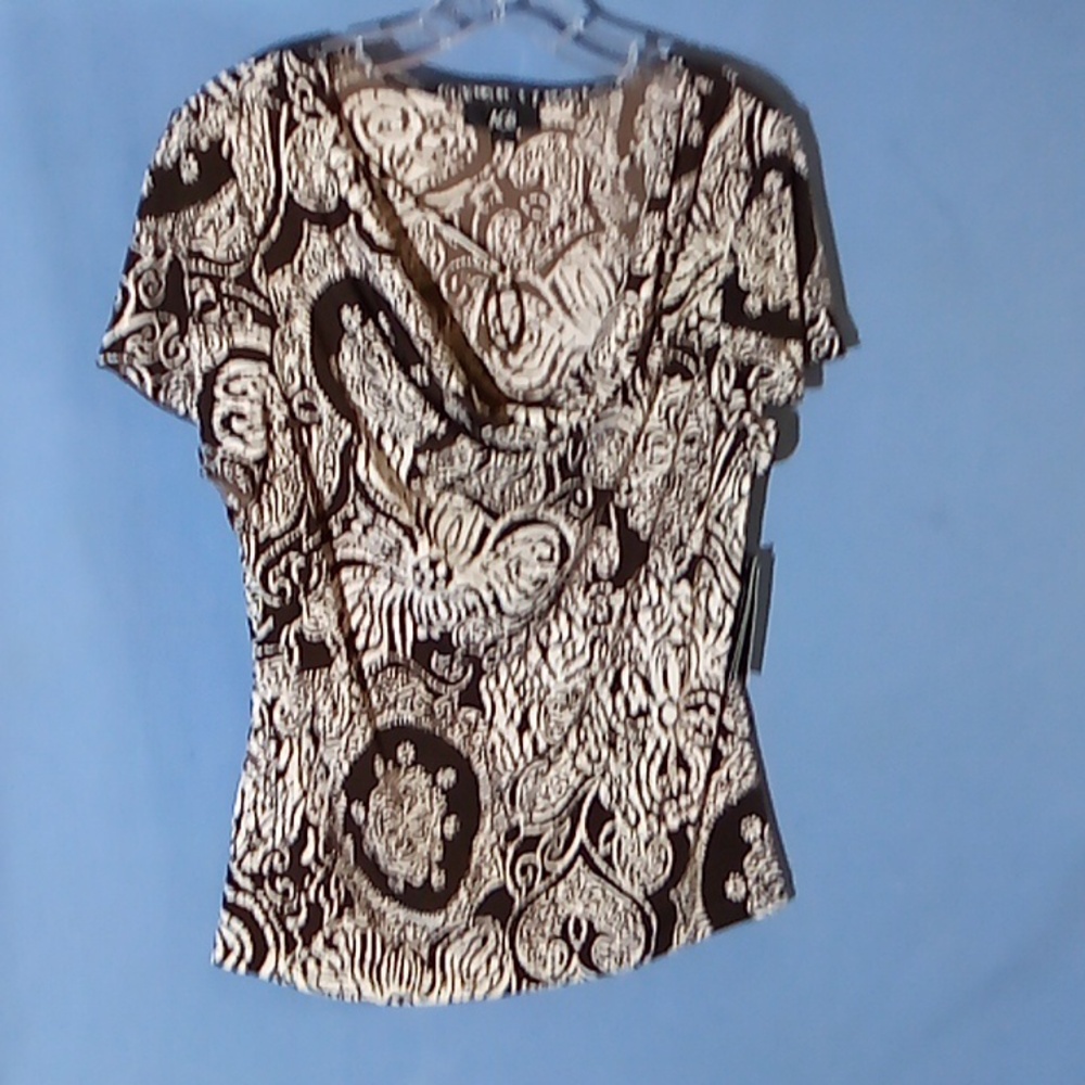 (NWT) AGB scoop neck blouse
